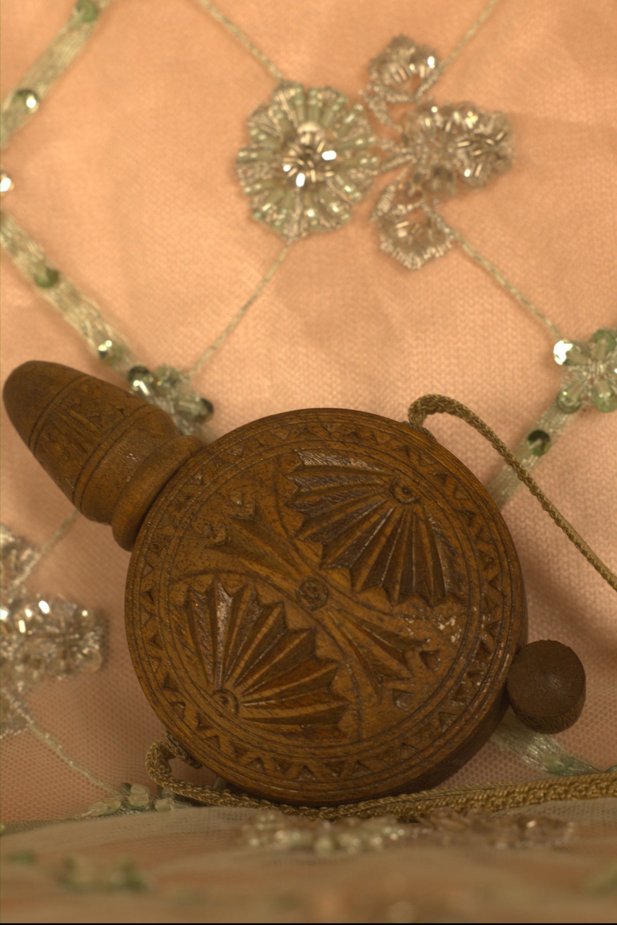 Antique 19th-Century Central African Carved Wooden Powder Flask